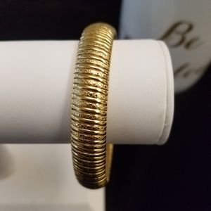 Vintage Avon gold strech bracelet